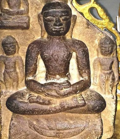 bas-relief antique bouddha en zazen